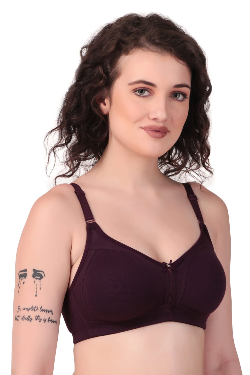 right side  view woman wearing Liamoure best seamless bra Medium Coverage Non-Wired Non Padded bra for woman in black color bra