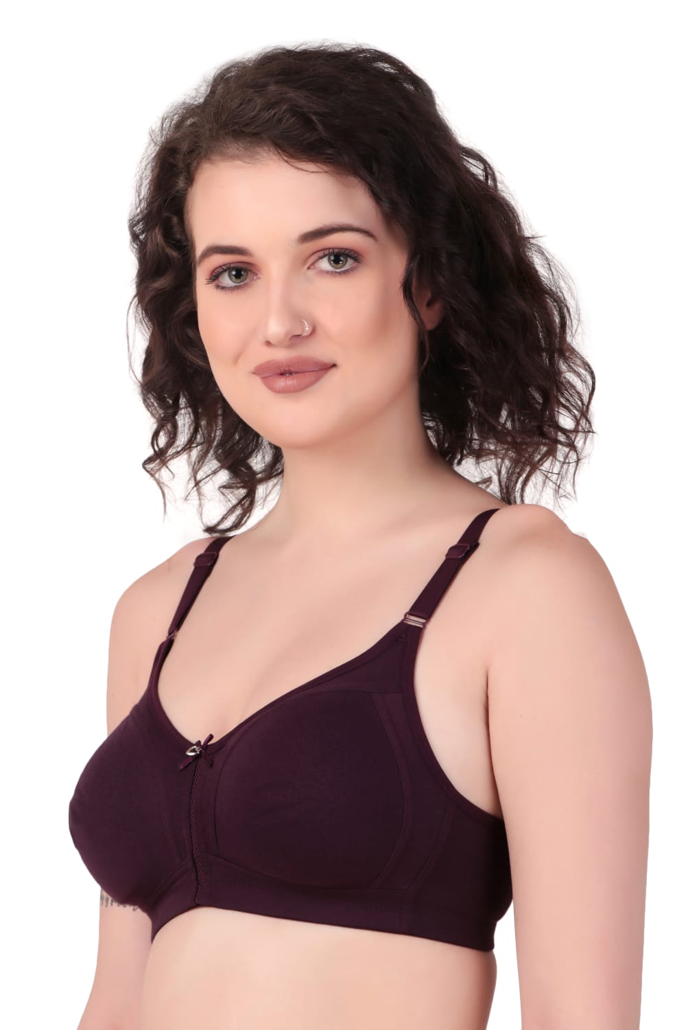 side view woman wearing Liamoure best seamless bra Medium Coverage Non-Wired Non Padded bra for woman in black color bra