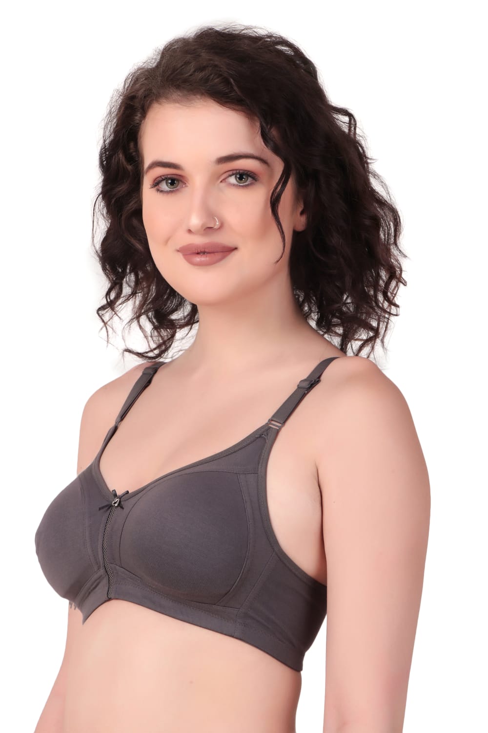 side view woman wearing Liamoure best seamless bra Medium Coverage Non-Wired Non Padded bra for woman in black color bra